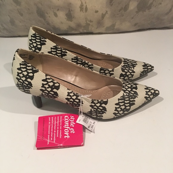 dexflex comfort Shoes - BNWT DEXFLEX WHITE/BLACK COMFORT PUMPS SIZE 7